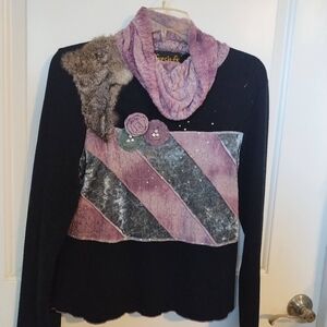 Chic Black and Pink Sweater with Fur Accent
